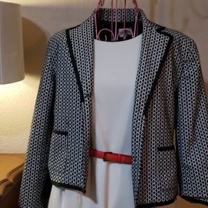 Patterned and textured white and navy blue blazer